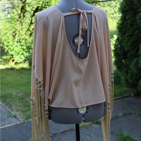 Umgee Open Back Shawl With Macrame Fringe - Picture 5 of 7